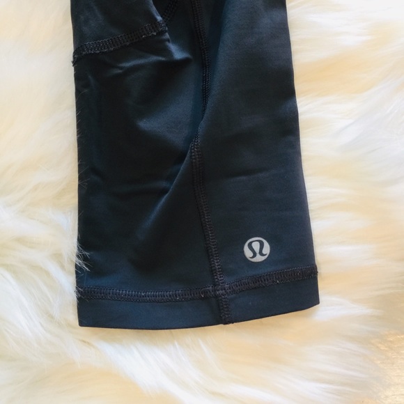 Sale! Lululemon crops - Picture 7 of 7